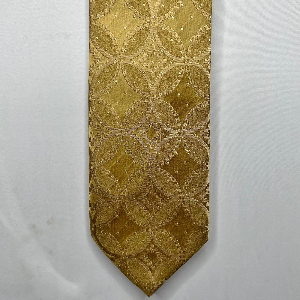 Claiborne Men’s Neck Tie 3 ¾” Gold 100% Silk Hand Made Business Formal Necktie
